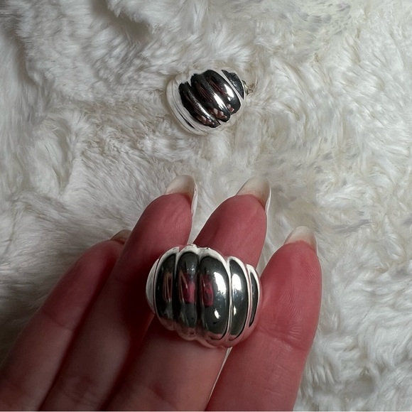 Silver Shell Earrings - Picture 4 of 4